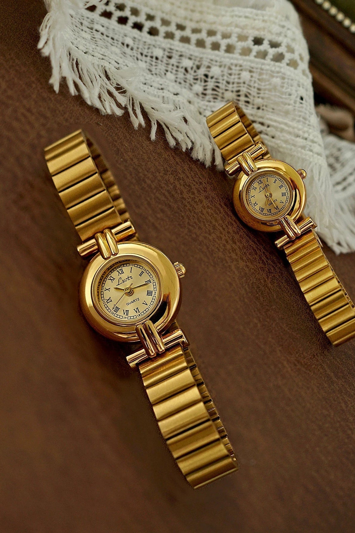 ZEYA - Calla Round Vintage Watch