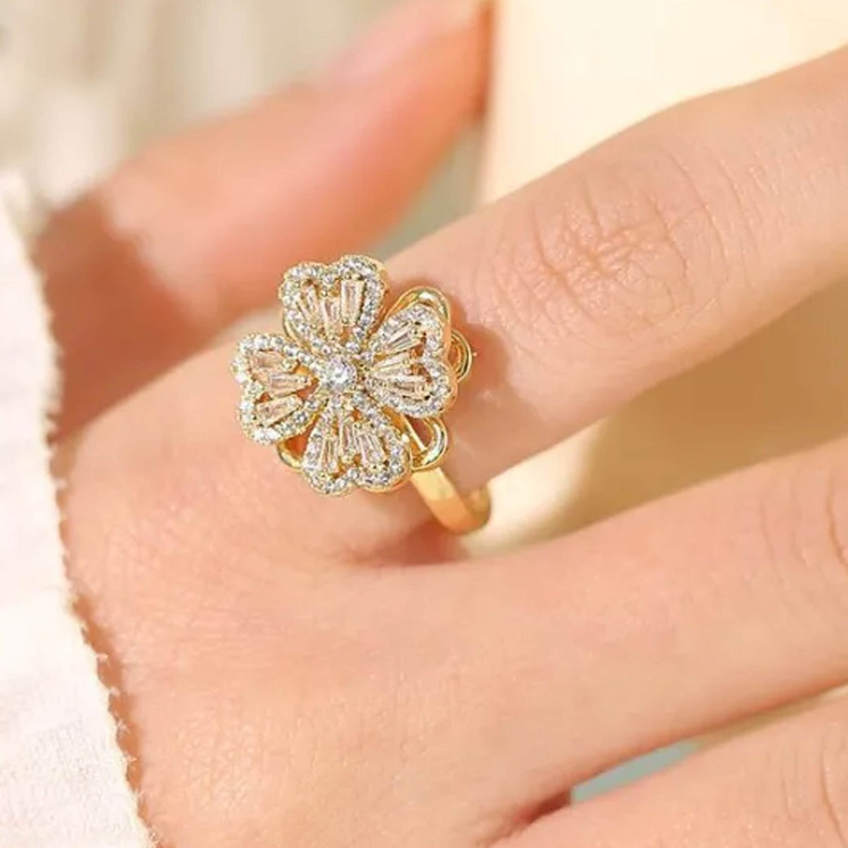 ZEYA - Hazel Clover Leaf Anxiety Ring