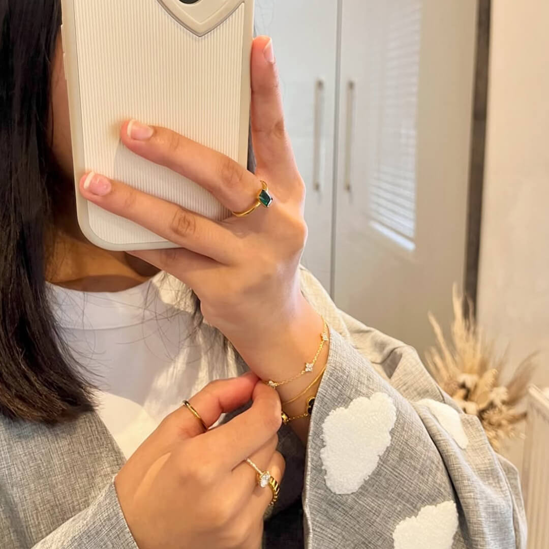 ZEYA - Dina Rhinestone Flower Chain Bracelet