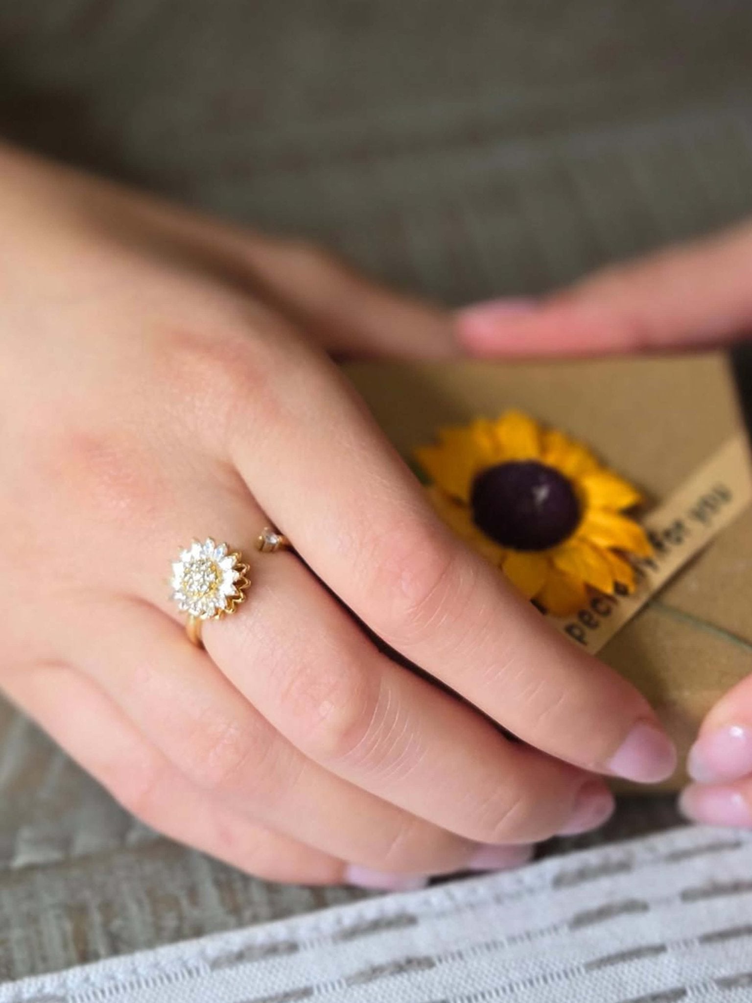 ZEYA - Flower Spinner Ring
