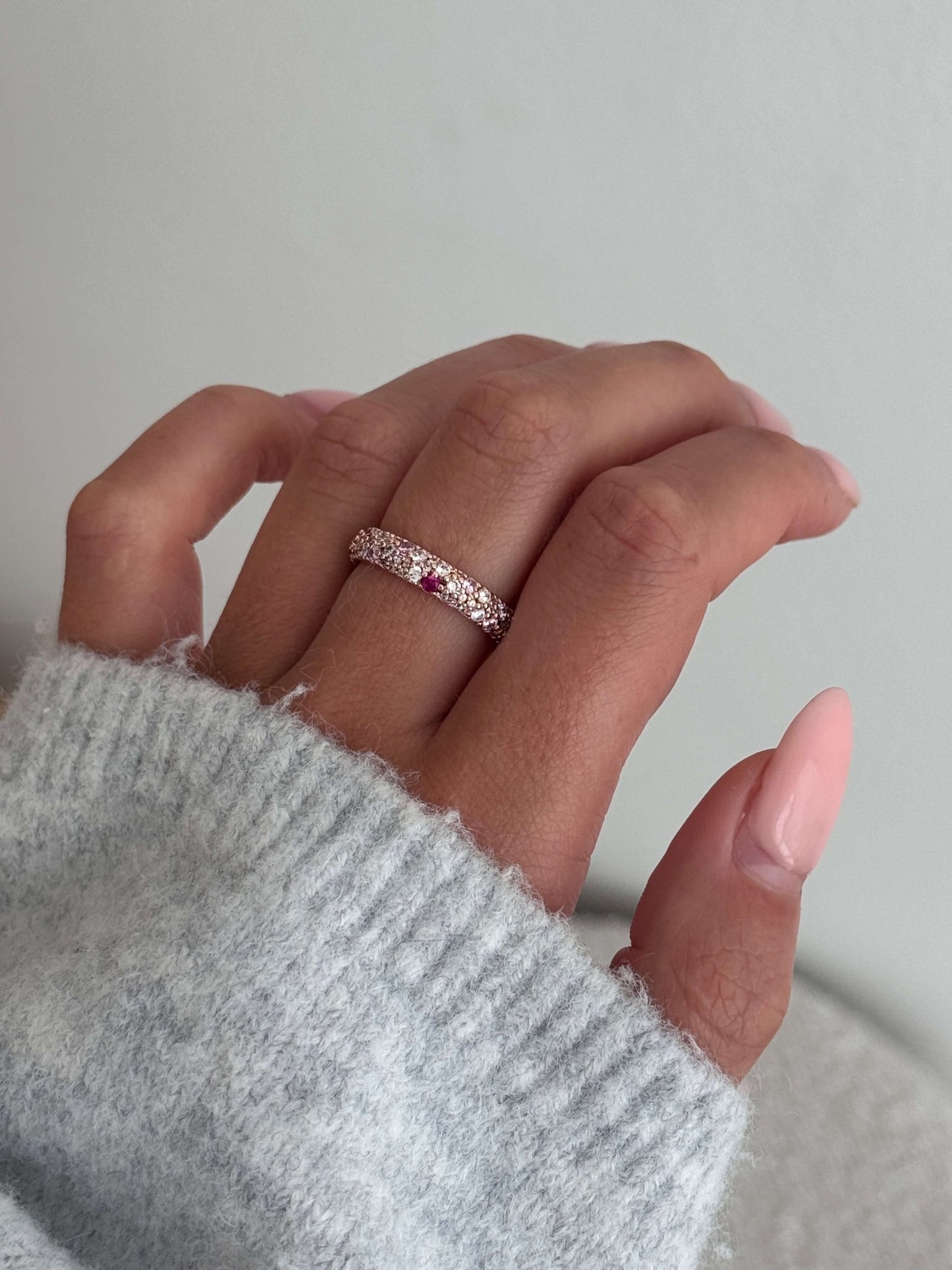 ZEYA - Valentina Gradient Rhinestone Band Ring